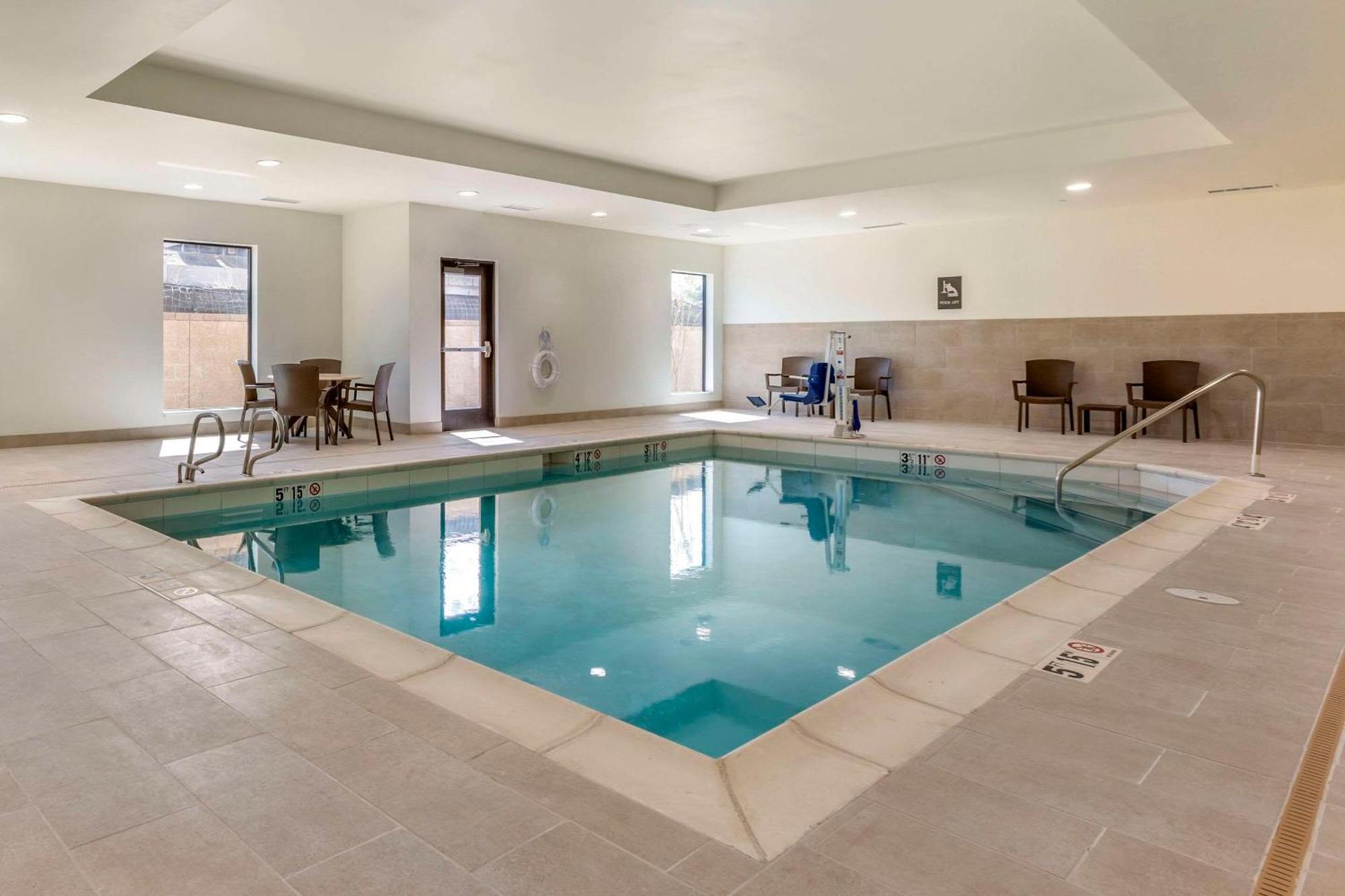 Comfort Suites Albuquerque Airport エクステリア 写真